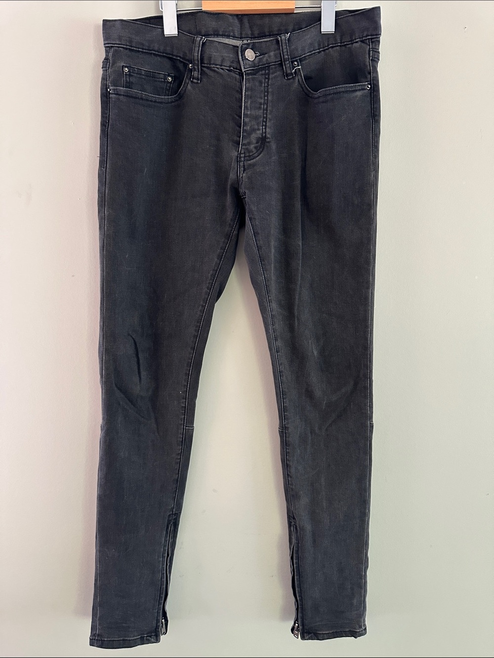 MNML Men's Skinny Jeans in Faded Black
